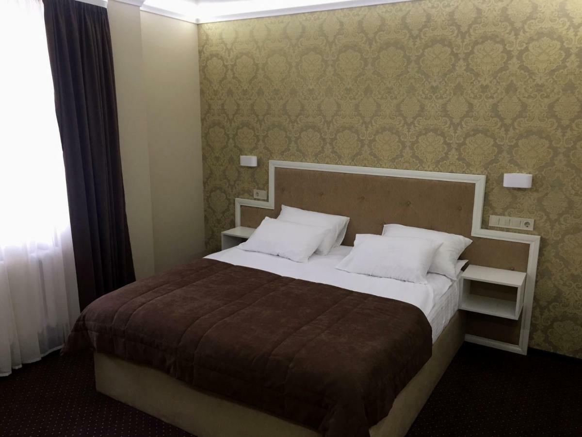 Hotel Obolon Kyiv Exterior photo