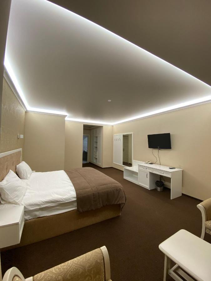 Hotel Obolon Kyiv Exterior photo