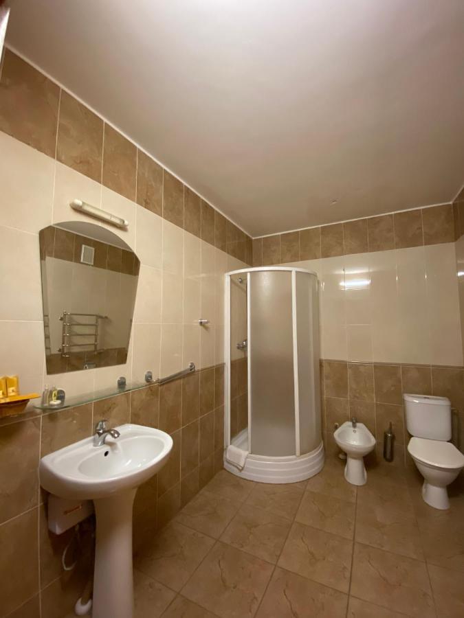 Hotel Obolon Kyiv Exterior photo