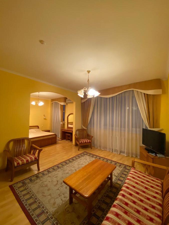 Hotel Obolon Kyiv Exterior photo