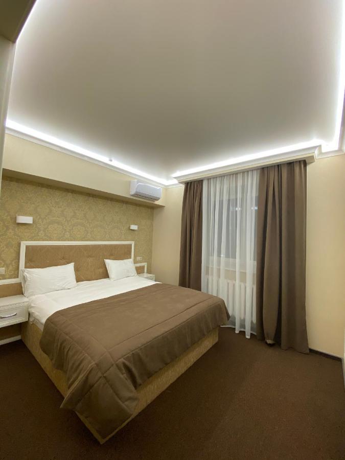 Hotel Obolon Kyiv Exterior photo